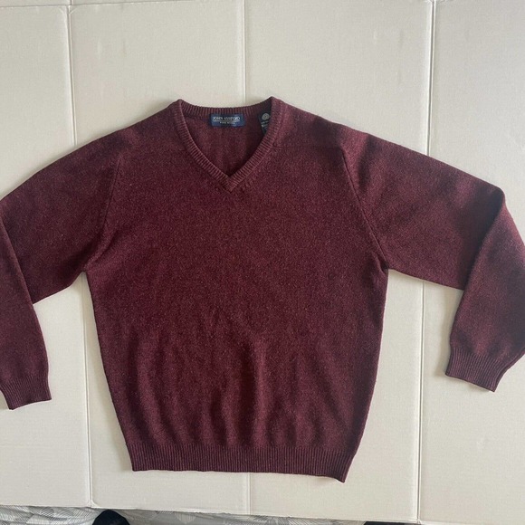 John Ashford Men’s‎ Pure Wool V-Neck Burgundy Sweater Size Small - Picture 1 of 9